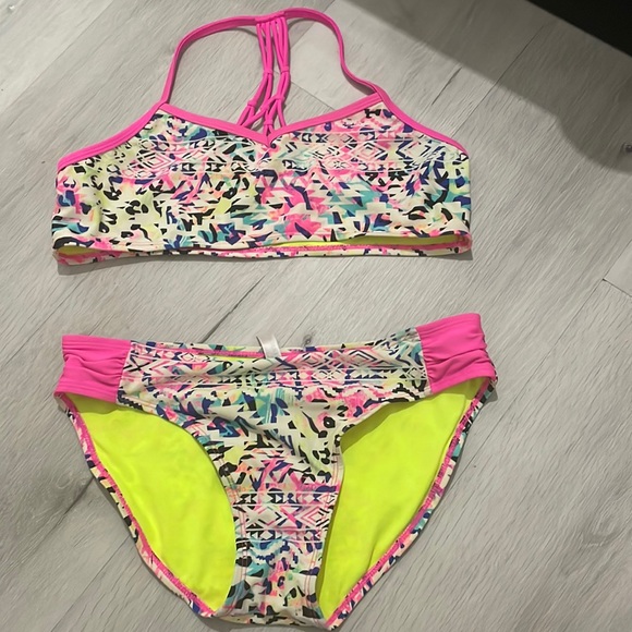 it does not fit me because i grew out of it. - Picture 1 of 1